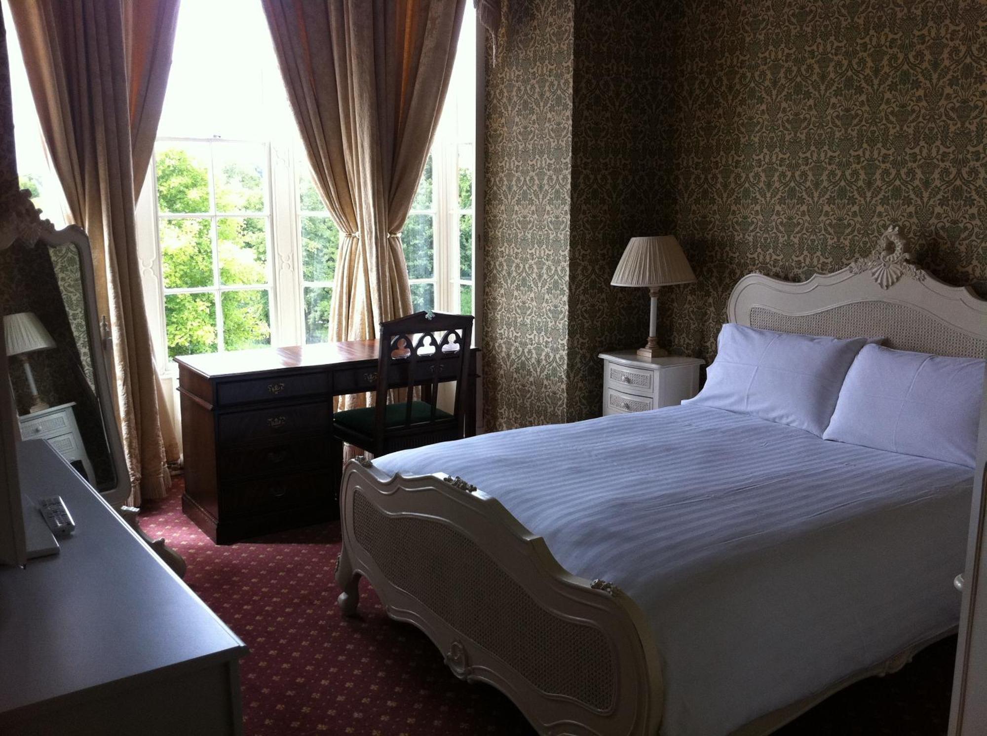 Donnington Grove Guest House นิวเบอรี ภายนอก รูปภาพ