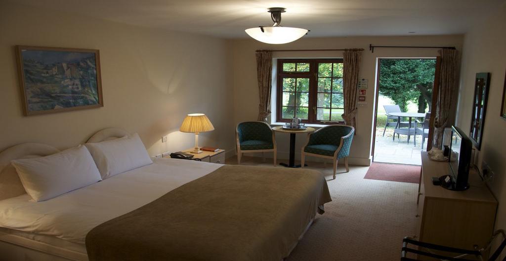 Donnington Grove Guest House นิวเบอรี ภายนอก รูปภาพ