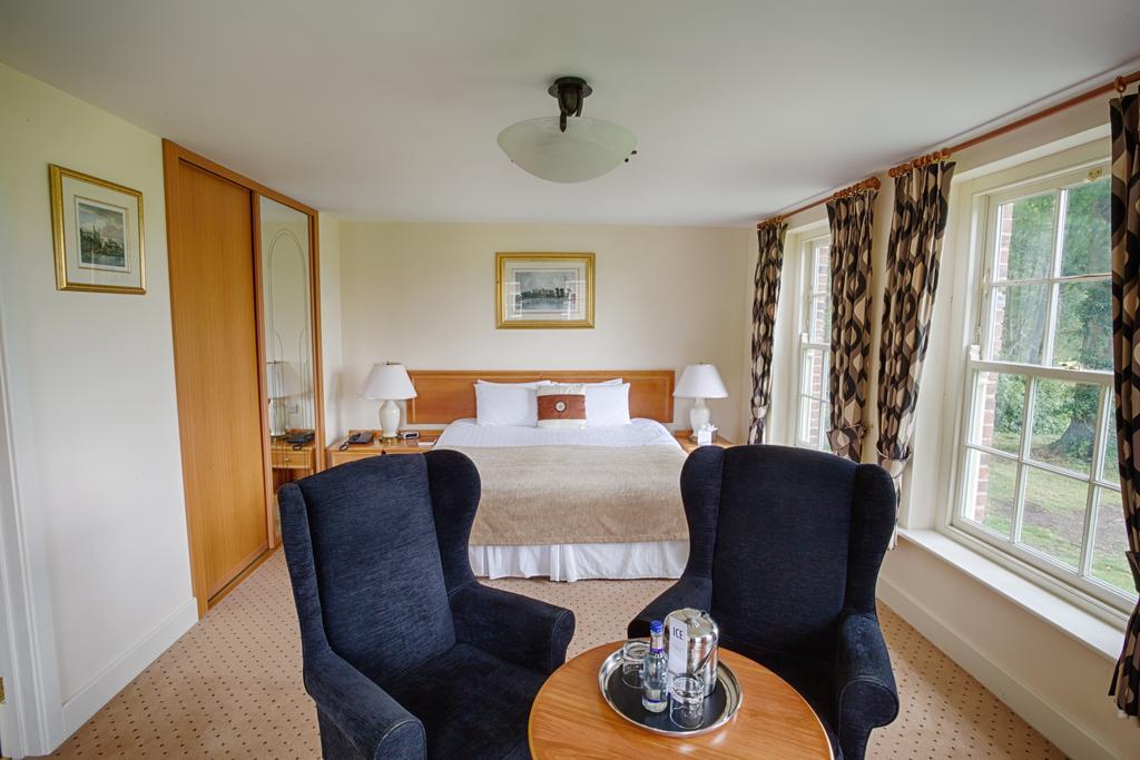 Donnington Grove Guest House นิวเบอรี ภายนอก รูปภาพ