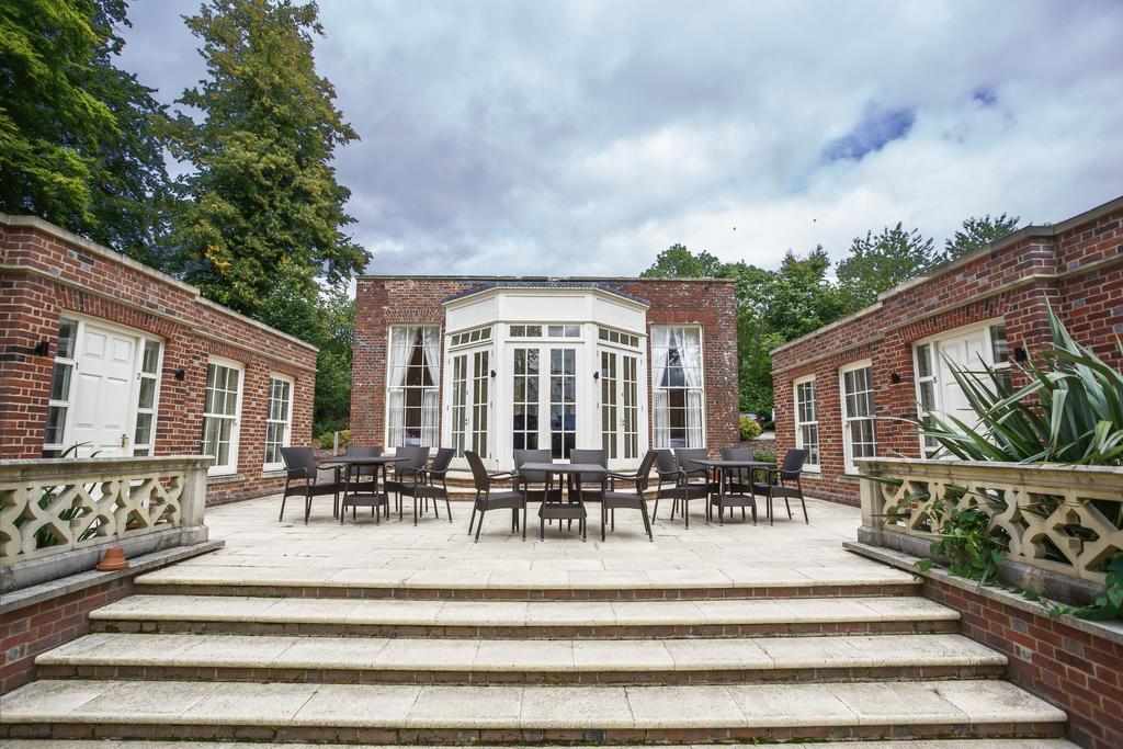 Donnington Grove Guest House นิวเบอรี ภายนอก รูปภาพ